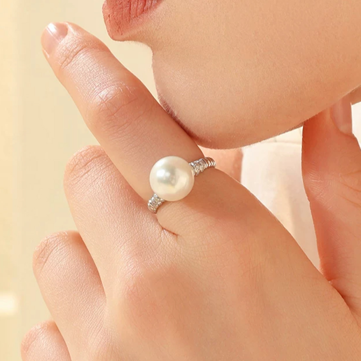 澳白珍珠戒指女18K金海水珍珠天然钻石戒指绸缎光泽 Freshwater Pearl Ring detail view